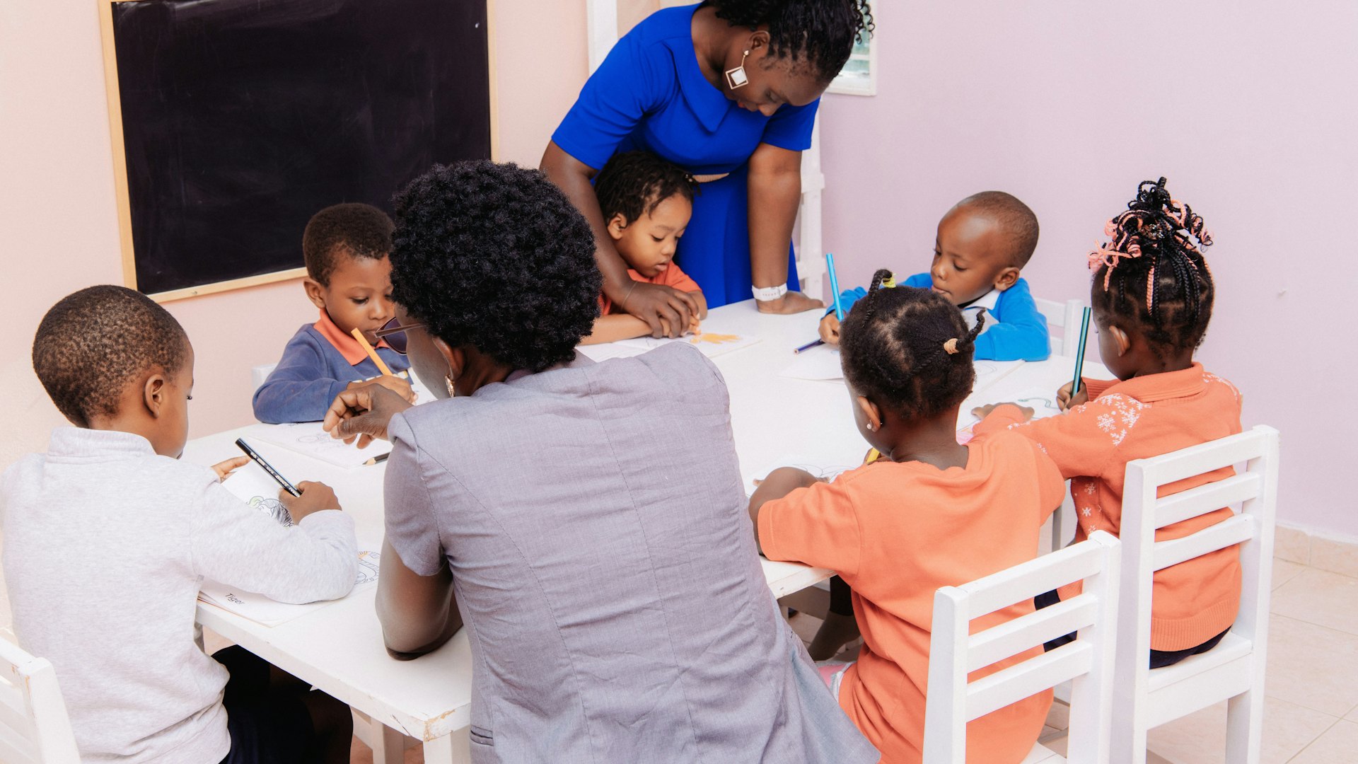 Parent Communication for Kindergartens: Fees, Meals & Notices